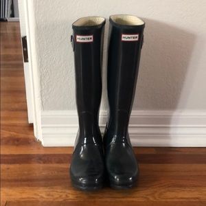 Deep blue tall classic Hunter rain boots